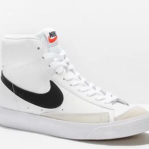 Women’s Nike blazer mid ‘77 size 8